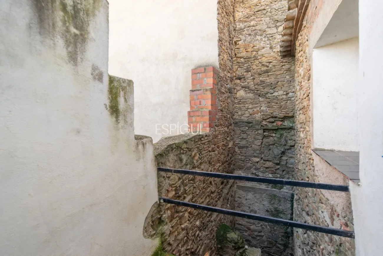 Encantadora casa de poble amb jardí i garatge al cor de Gualta