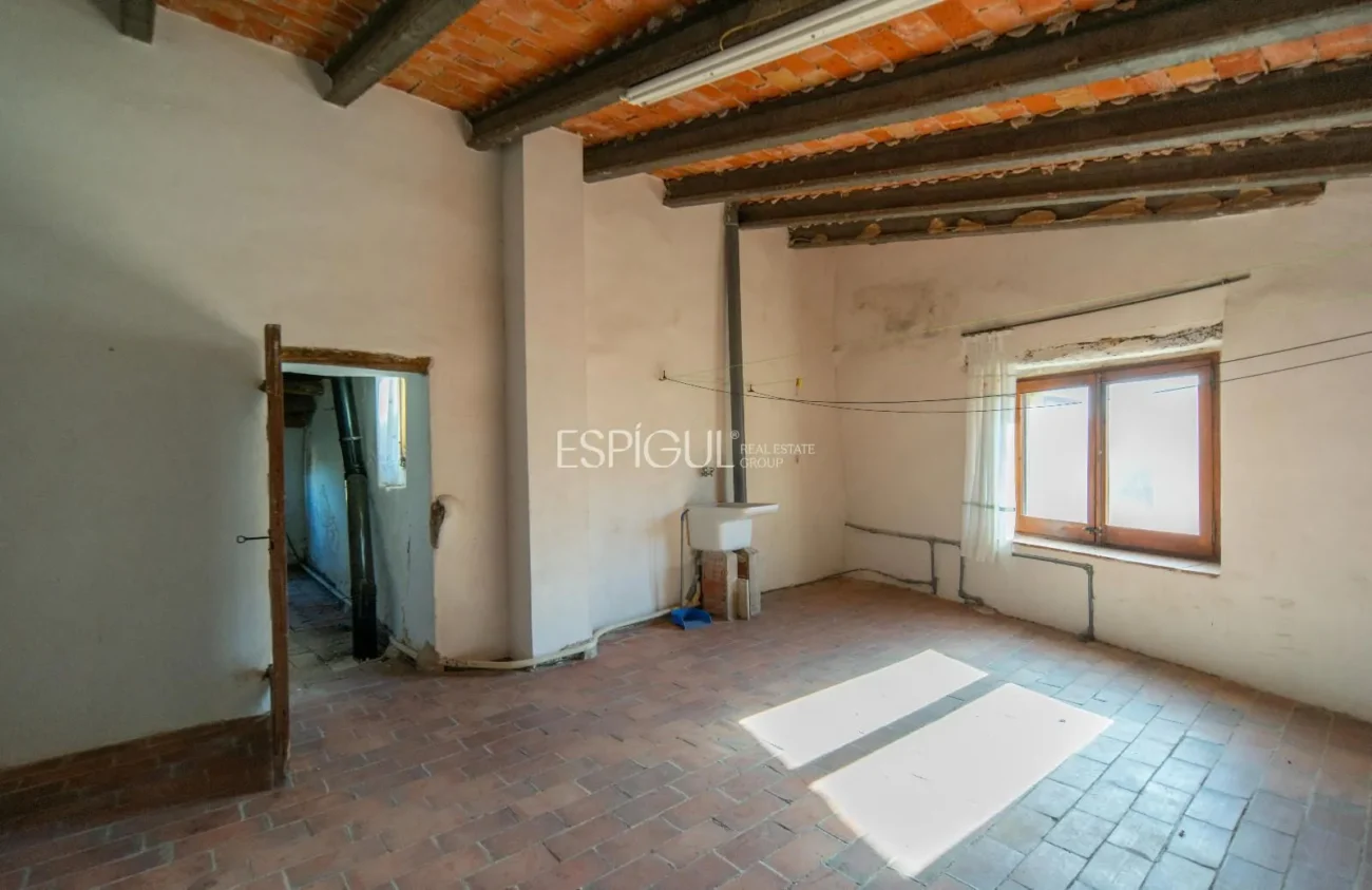 Encantadora casa de poble amb jardí i garatge al cor de Gualta