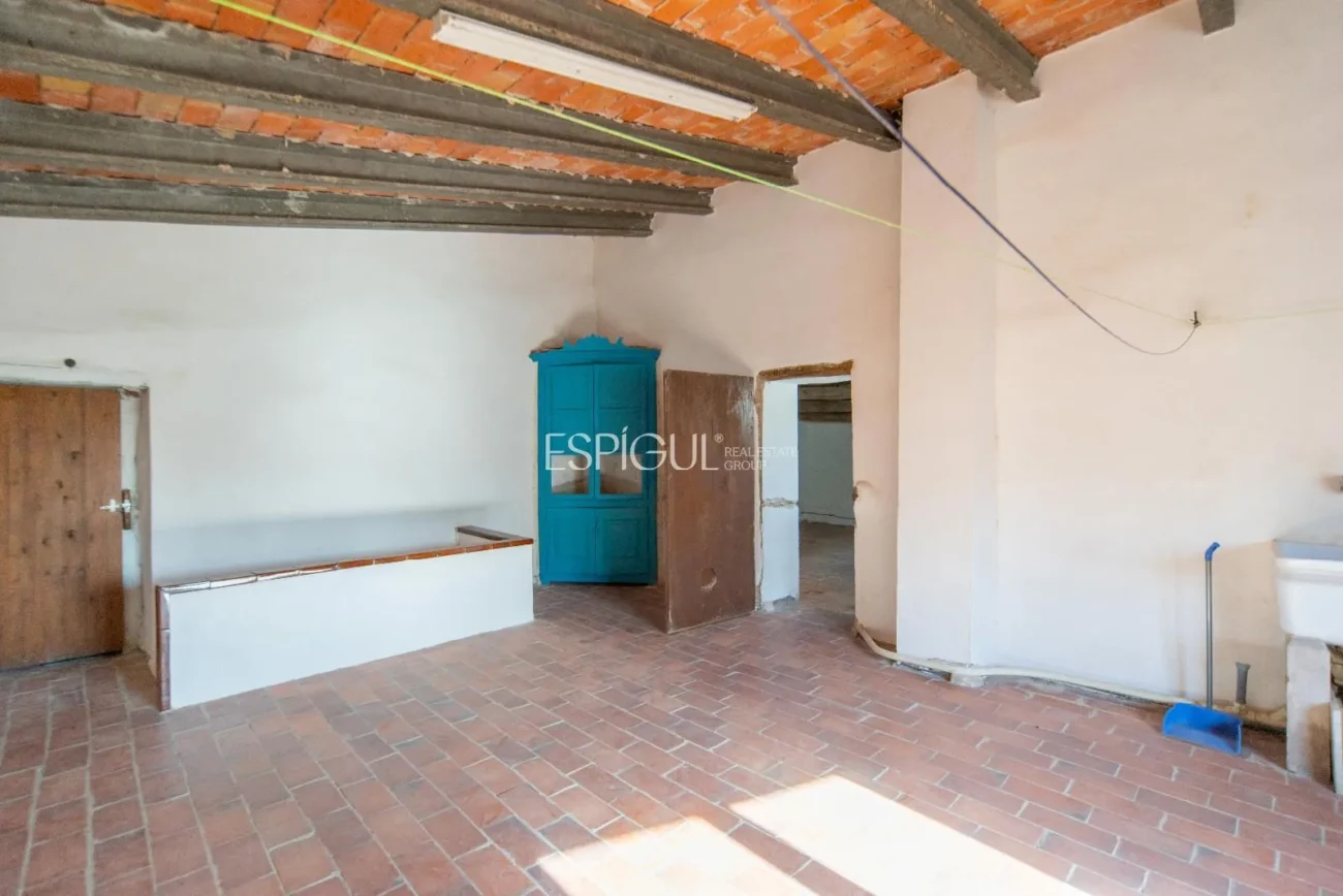 Encantadora casa de poble amb jardí i garatge al cor de Gualta