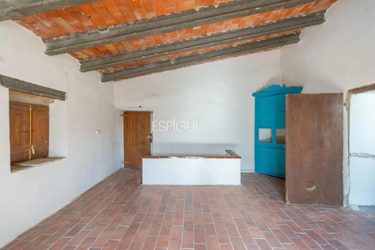 Encantadora casa de poble amb jardí i garatge al cor de Gualta