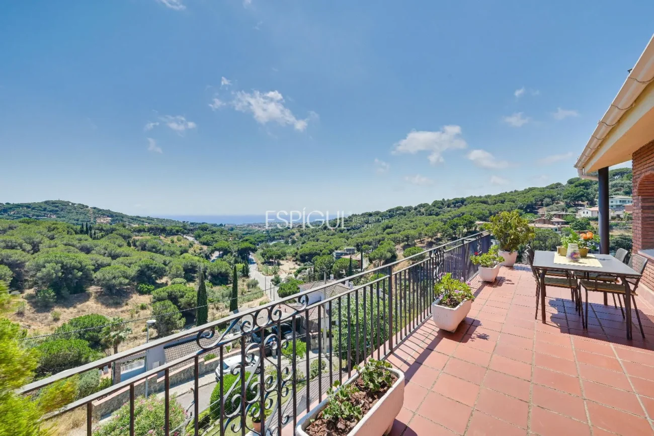 Espectacular casa amb vistes al mar i la muntanya a Alella Parc