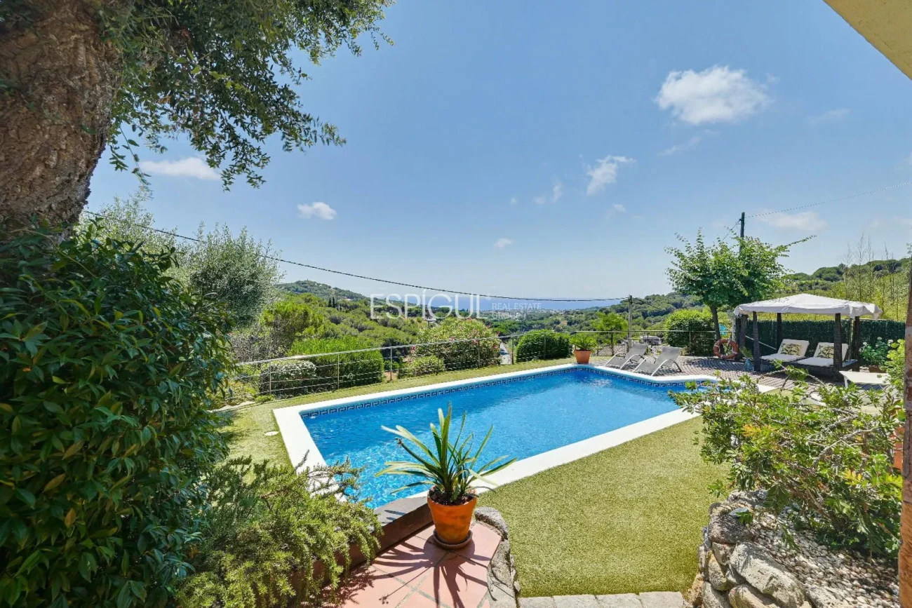 Espectacular casa amb vistes al mar i la muntanya a Alella Parc