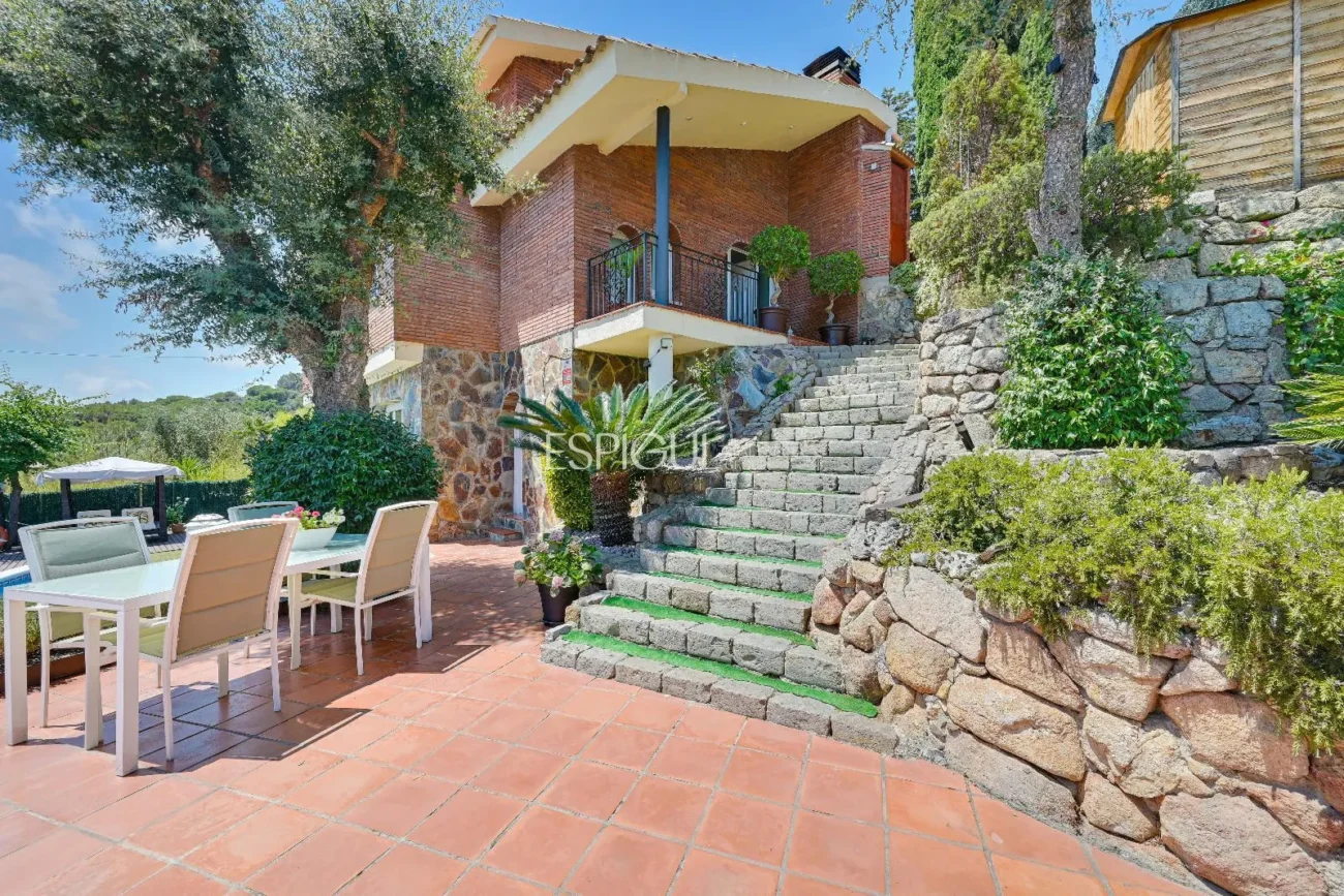 Espectacular casa amb vistes al mar i la muntanya a Alella Parc