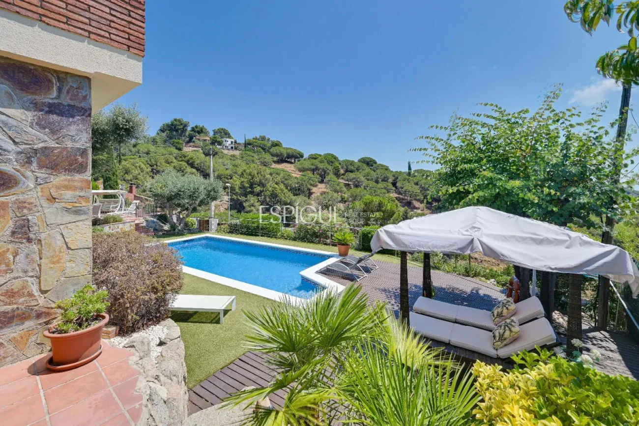 Espectacular casa amb vistes al mar i la muntanya a Alella Parc