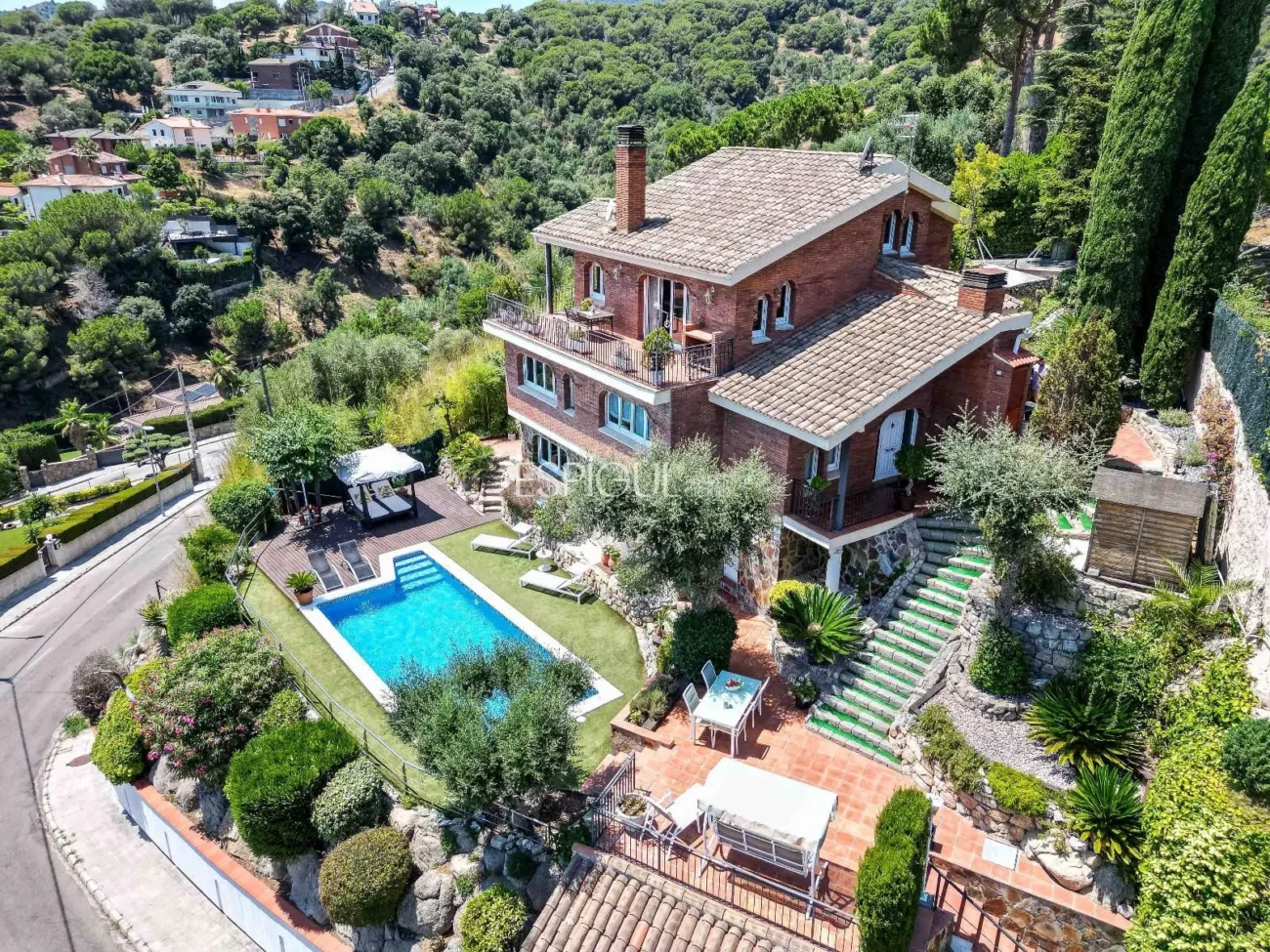 Spectacular House with Sea and Mountain Views in Alella Parc