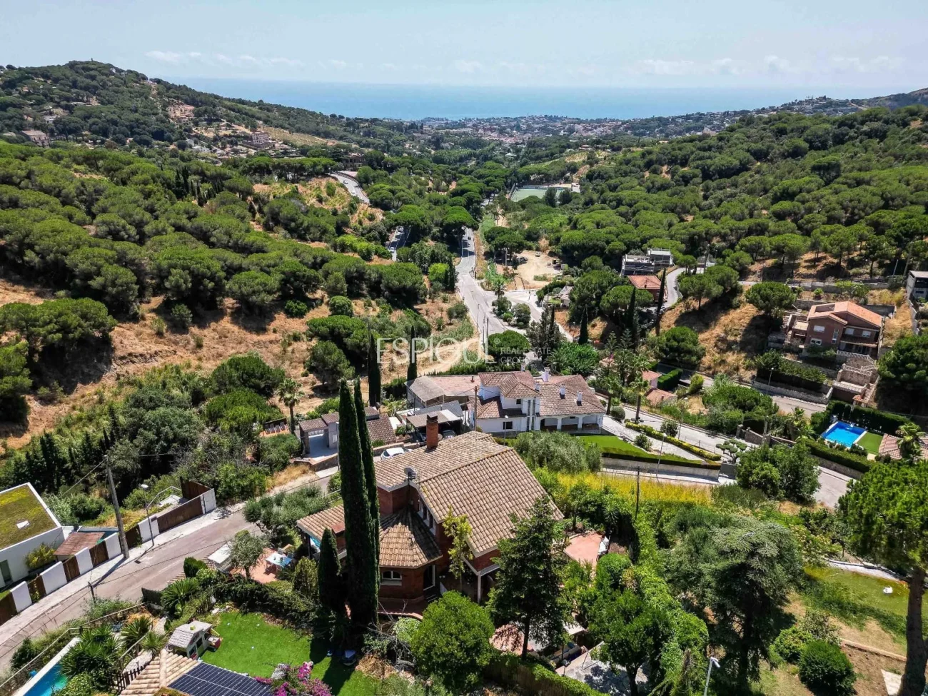 Spectacular House with Sea and Mountain Views in Alella Parc