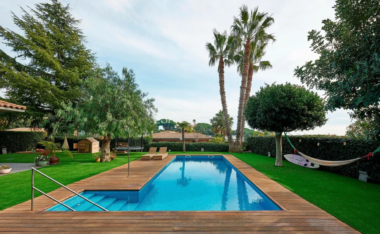 Spectacular House on a Large Plot with Garden and Pool