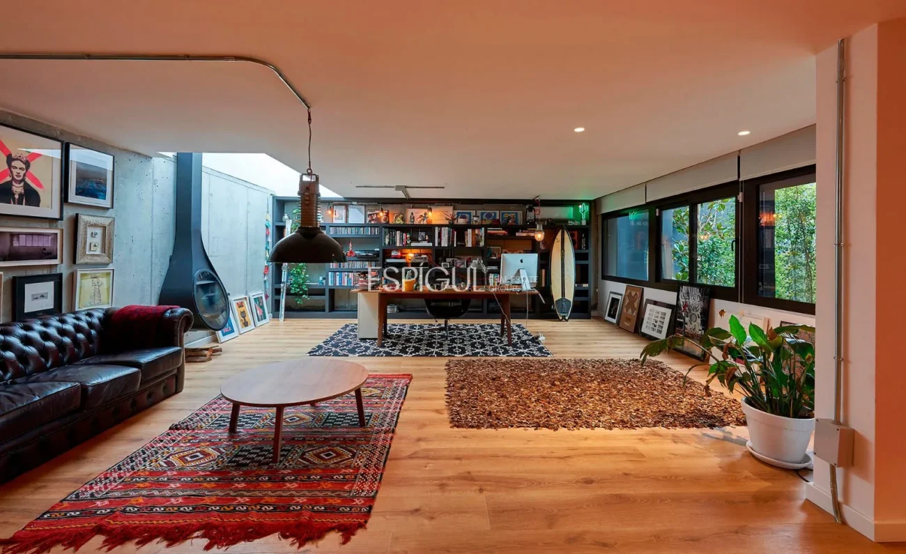 Spectacular House on a Large Plot with Garden and Pool