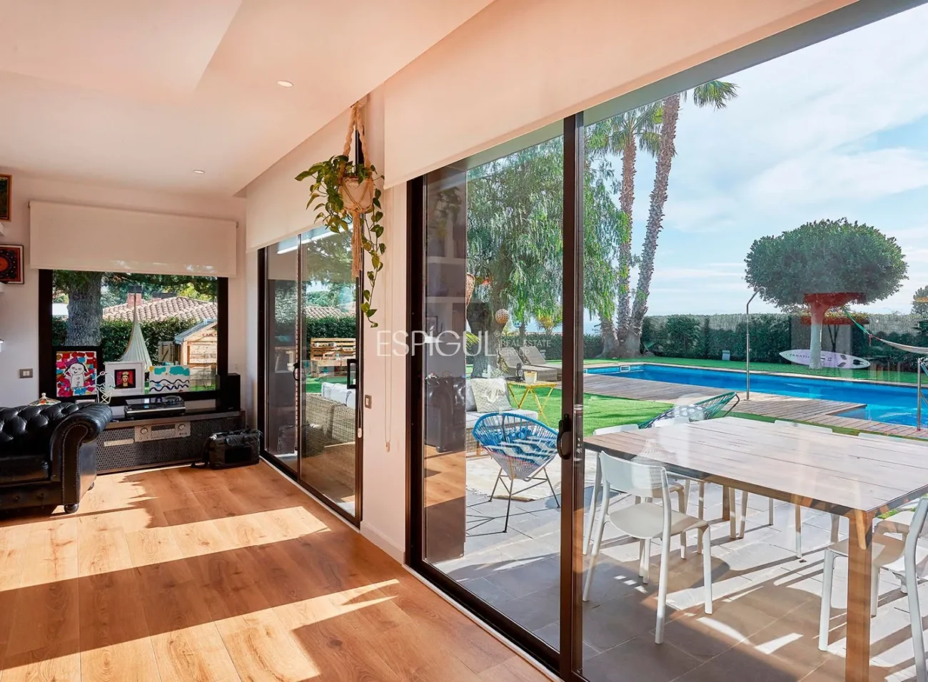 Spectacular House on a Large Plot with Garden and Pool
