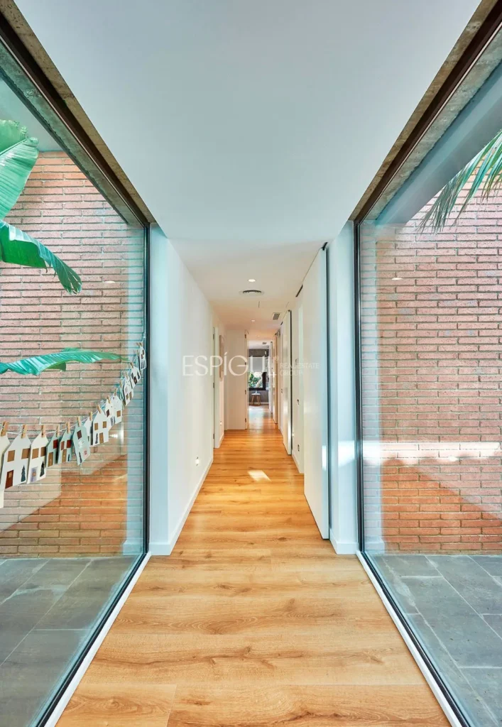 Spectacular House on a Large Plot with Garden and Pool