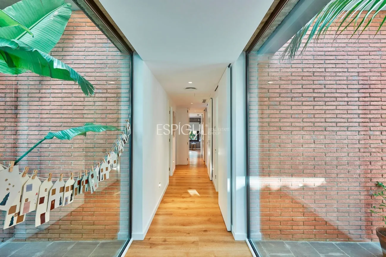 Spectacular House on a Large Plot with Garden and Pool