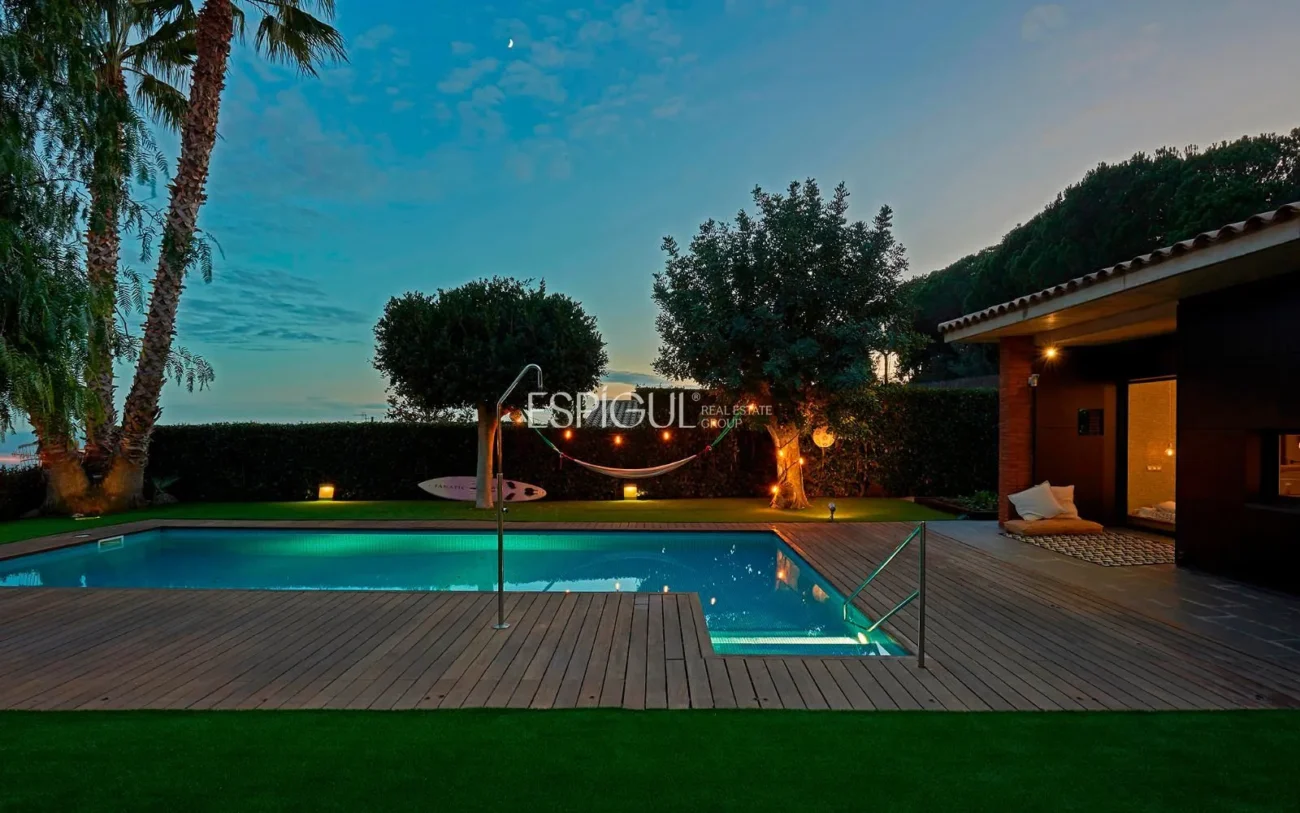 Spectacular House on a Large Plot with Garden and Pool