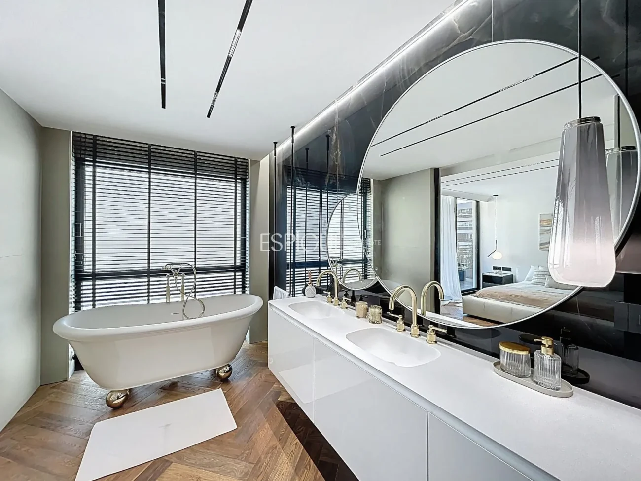 Spectacular Designer Apartment on via Augusta
