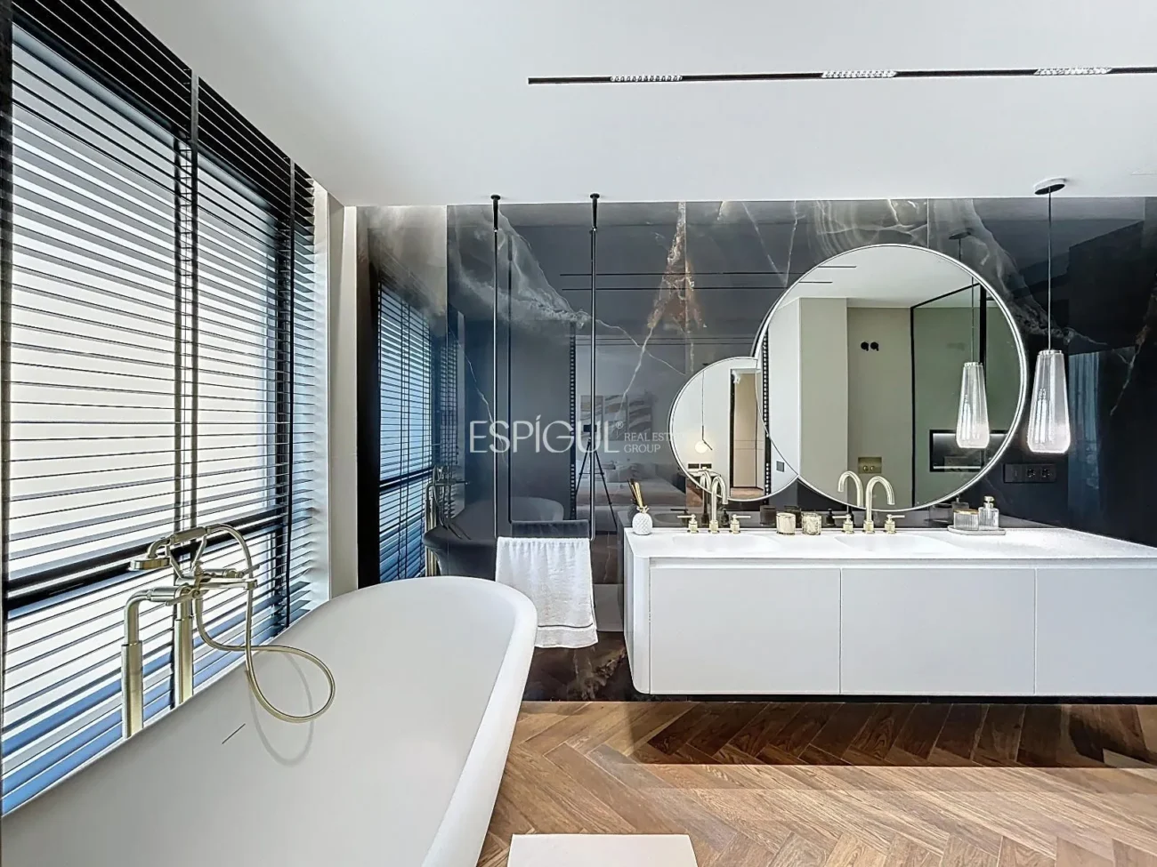 Spectacular Designer Apartment on via Augusta