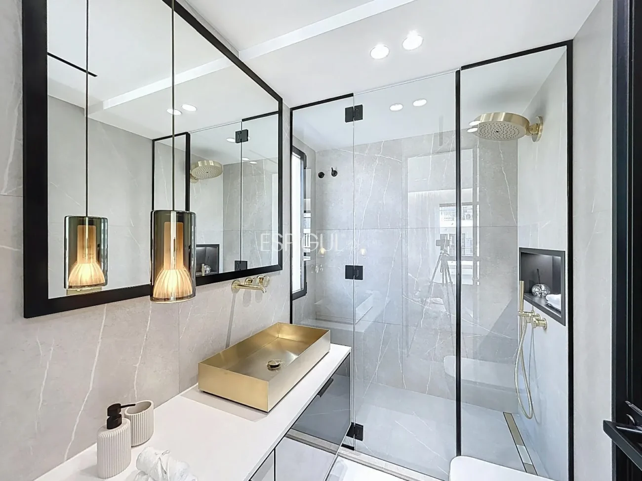 Spectacular Designer Apartment on via Augusta