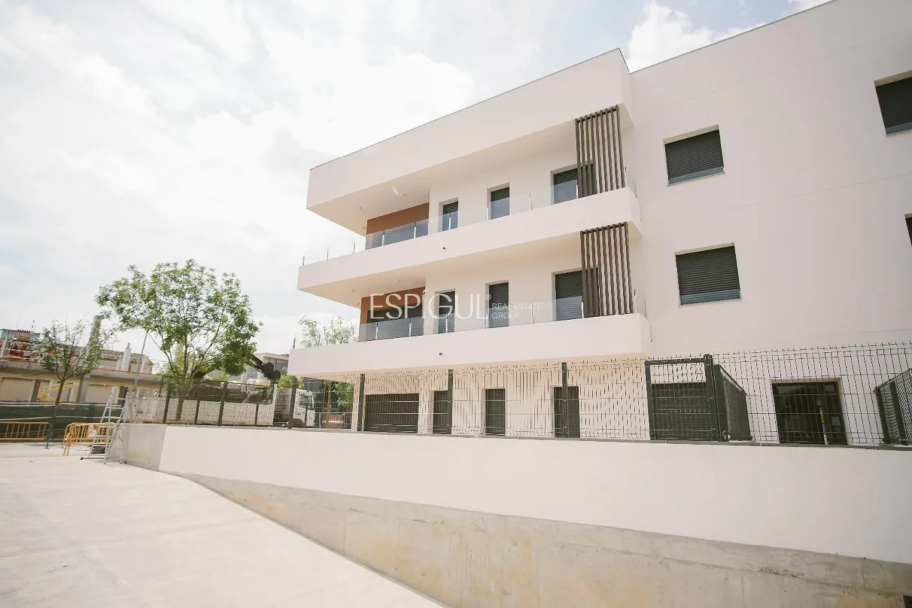 Neue Erdgeschosswohnung mit großem Garten – Terrasses de Vilablareix