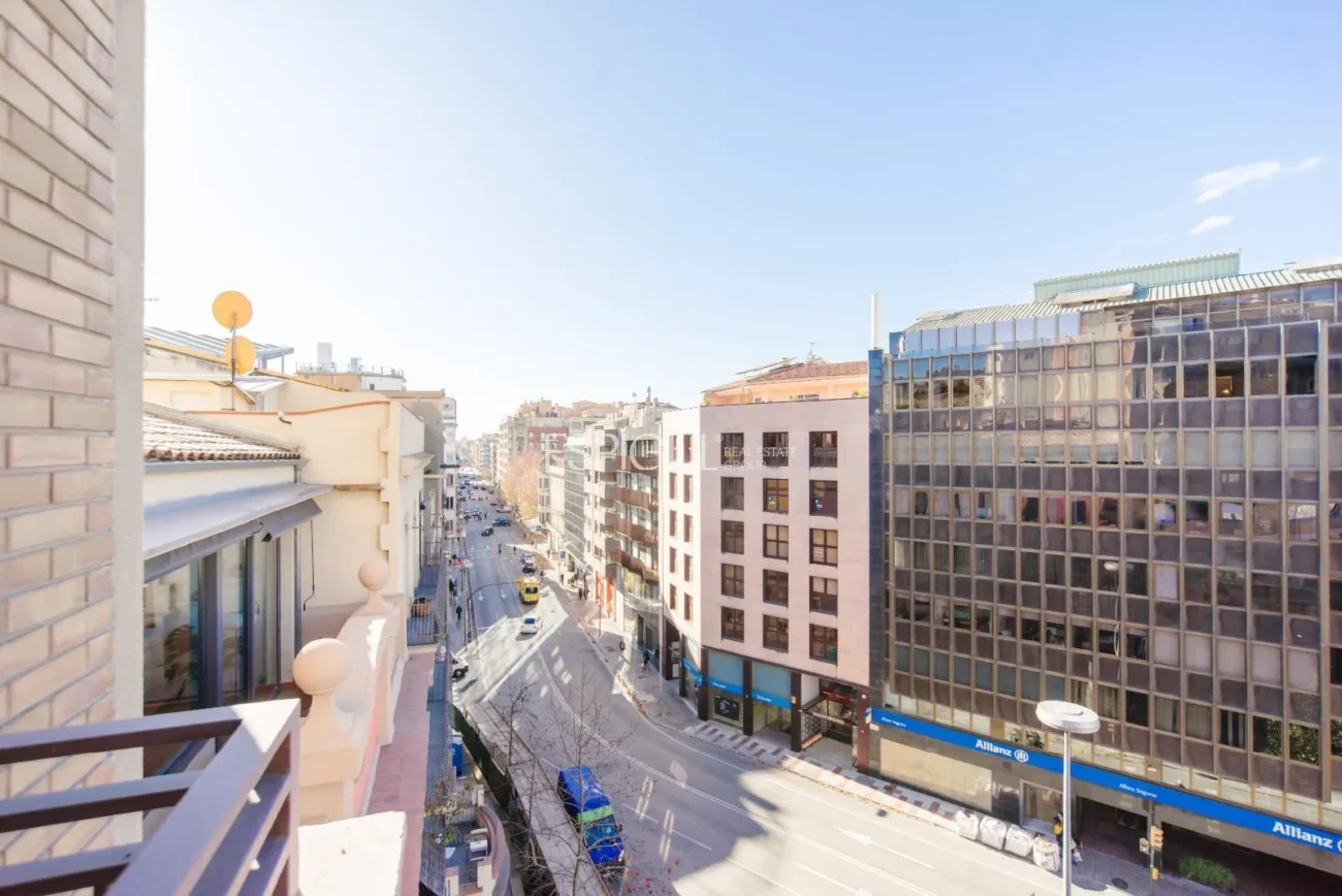 Excepcional pis a la Plaça Marquès de Camps