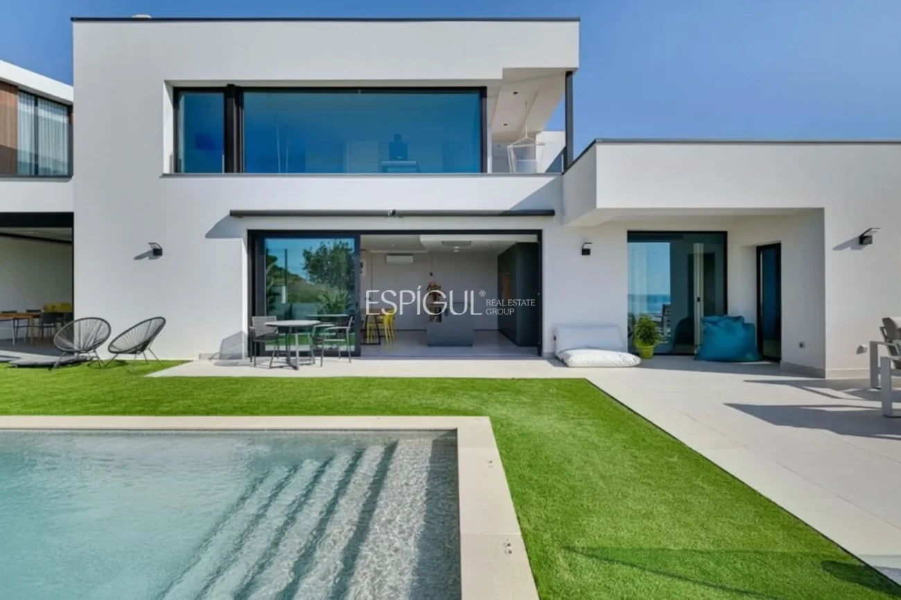 Exclusiva casa amb vistes al mar i piscina privada a Santa Susanna