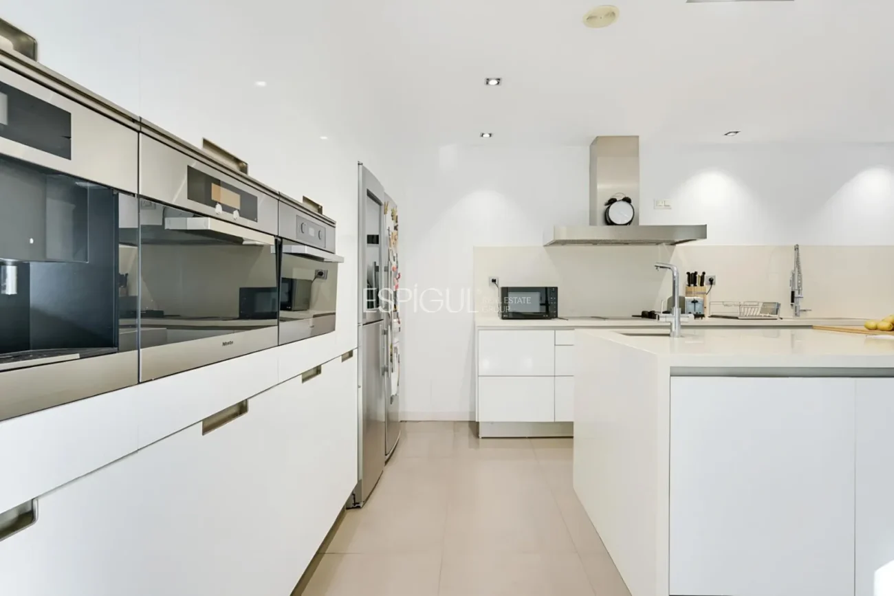Maison design exclusive à vendre sur le golf de Sant Cugat