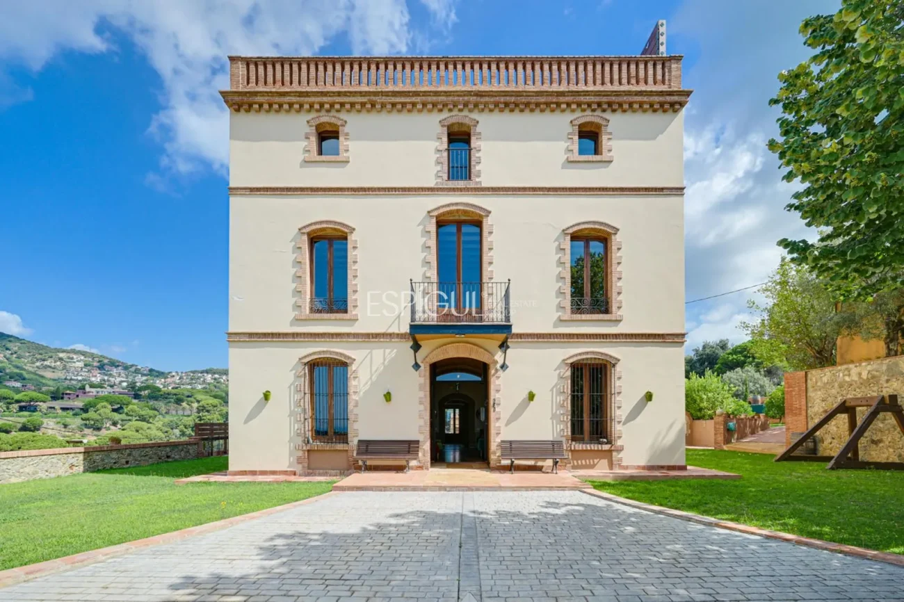 Exklusives historisches Haus in Alella mit Meerblick und touristischer Lizenz