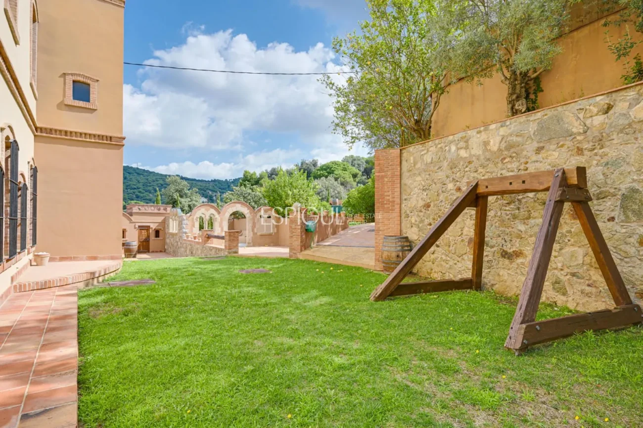 Exklusives historisches Haus in Alella mit Meerblick und touristischer Lizenz