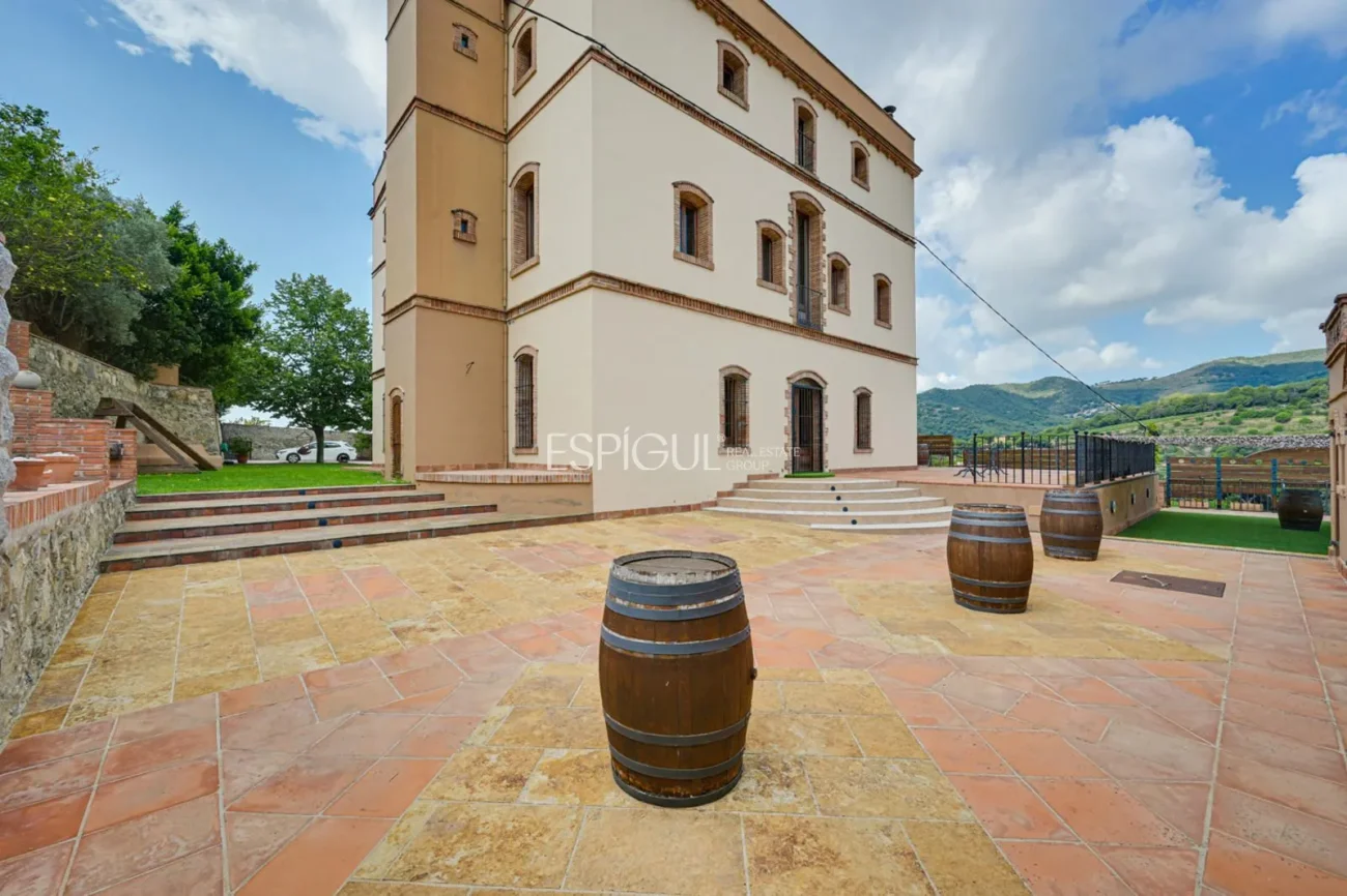 Exclusive Historic House in Alella with Sea Views and a Tourist License