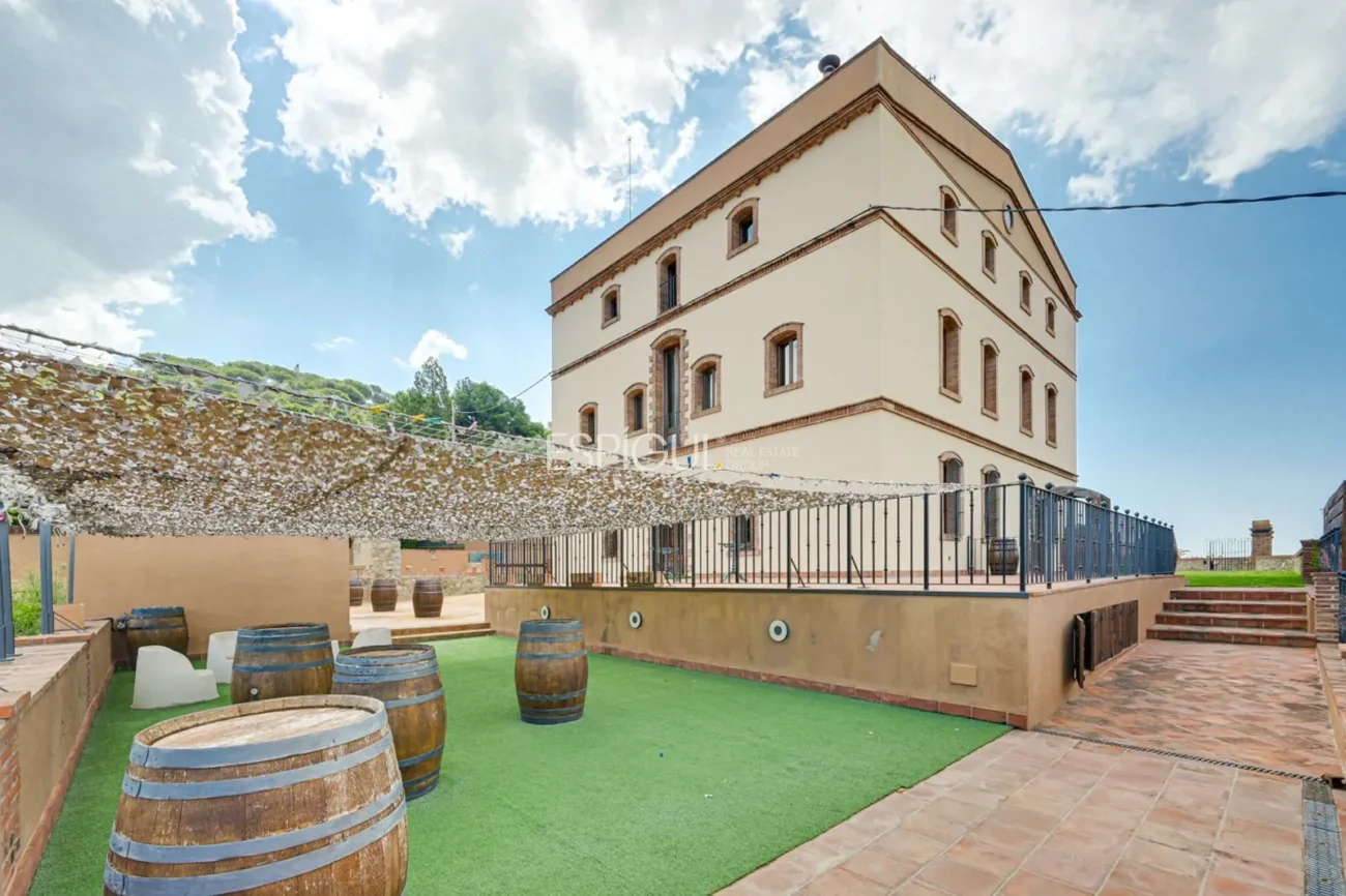 Exklusives historisches Haus in Alella mit Meerblick und touristischer Lizenz
