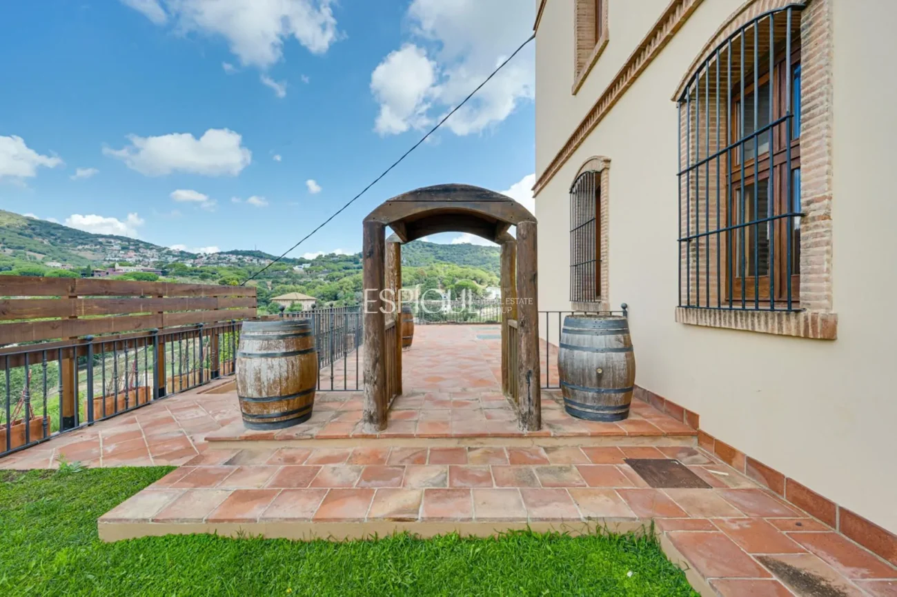 Exklusives historisches Haus in Alella mit Meerblick und touristischer Lizenz
