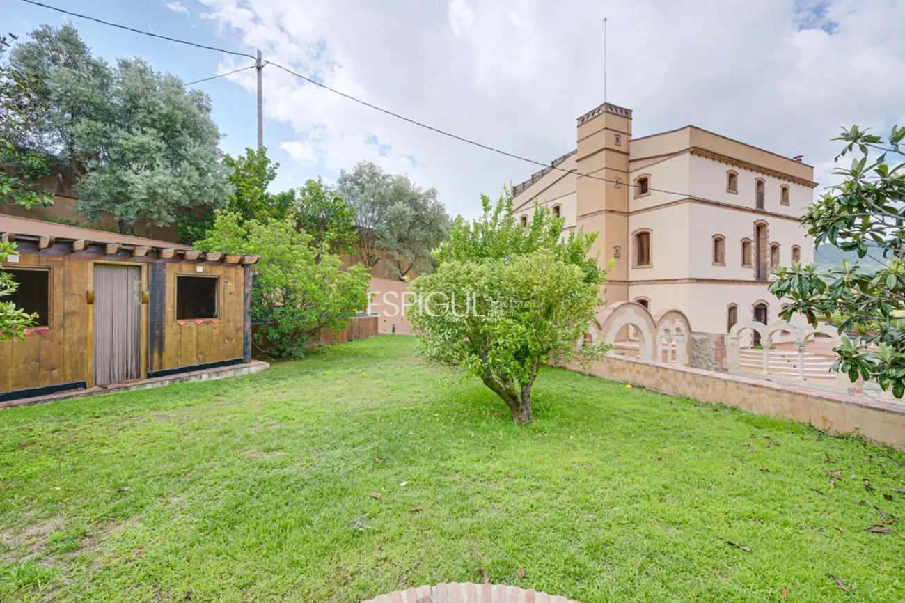 Exklusives historisches Haus in Alella mit Meerblick und touristischer Lizenz
