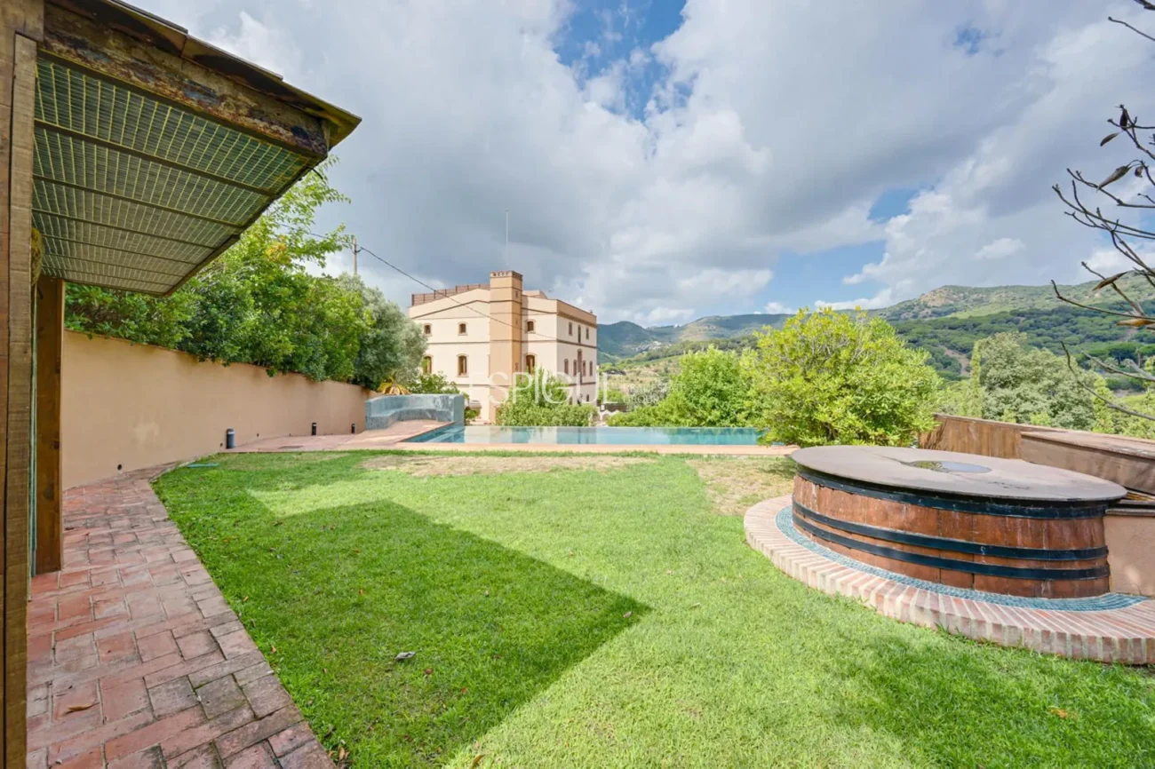Exklusives historisches Haus in Alella mit Meerblick und touristischer Lizenz