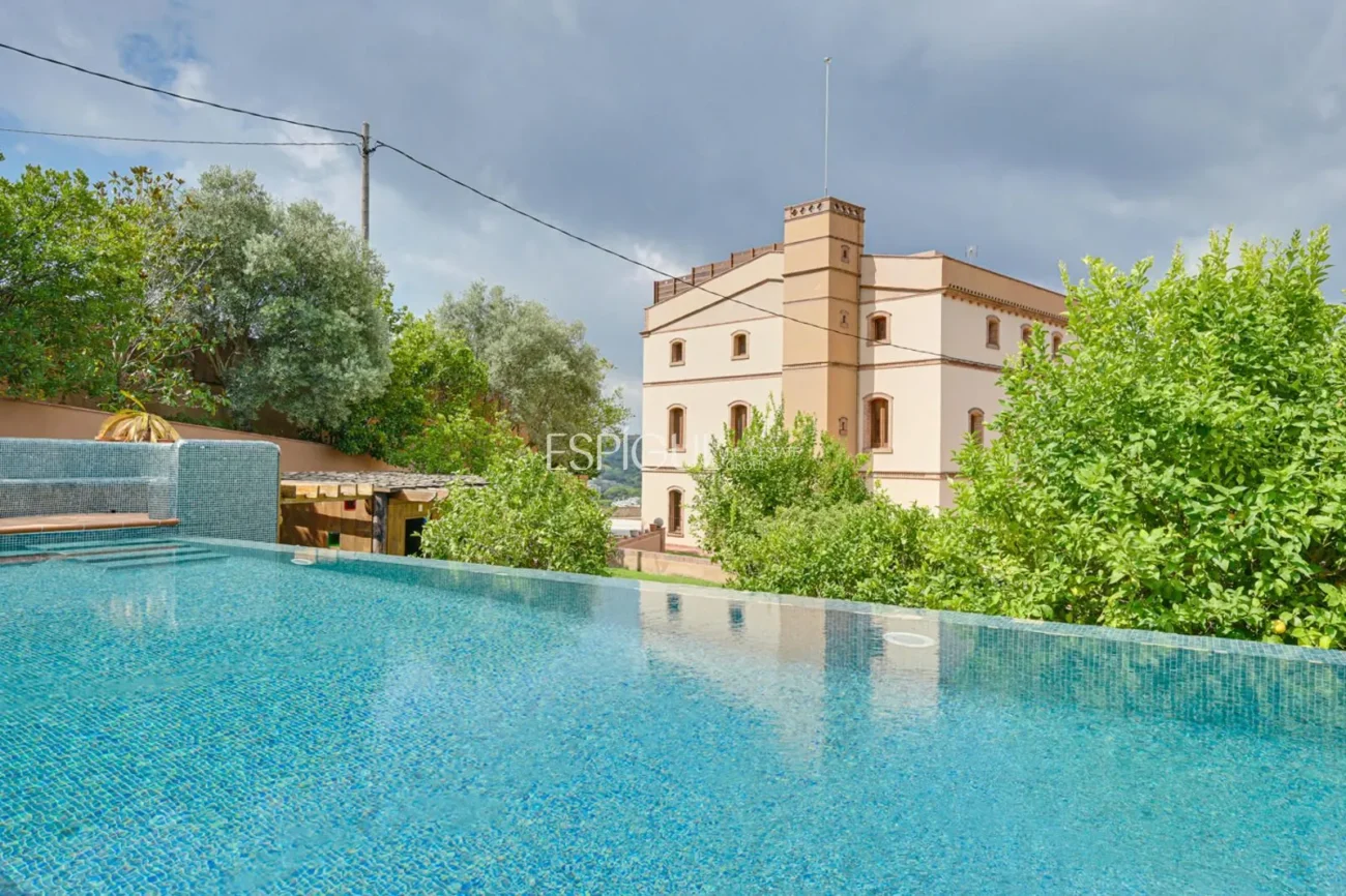 Exklusives historisches Haus in Alella mit Meerblick und touristischer Lizenz