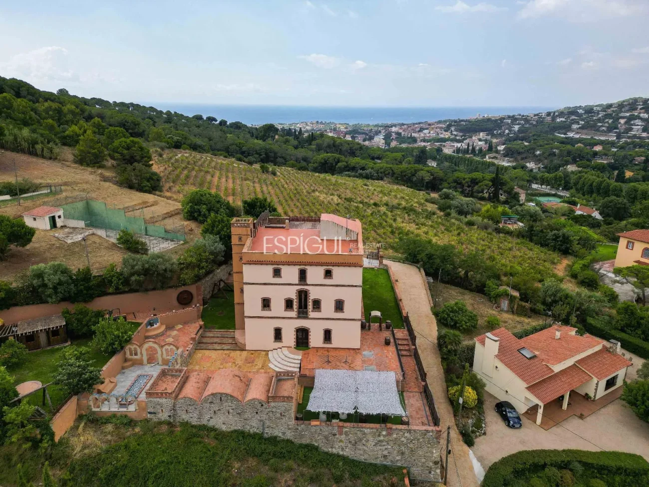 Exklusives historisches Haus in Alella mit Meerblick und touristischer Lizenz