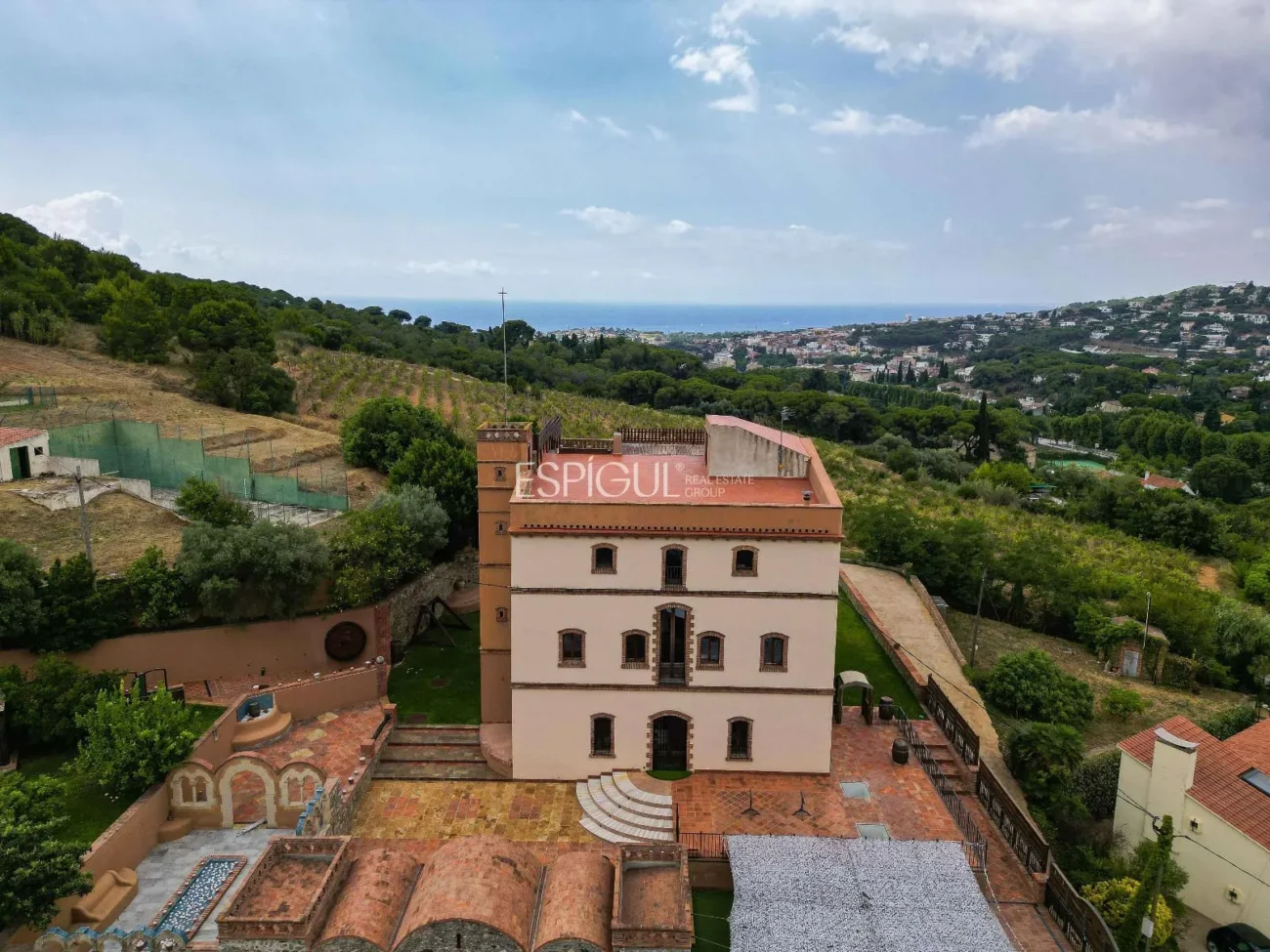 Exklusives historisches Haus in Alella mit Meerblick und touristischer Lizenz