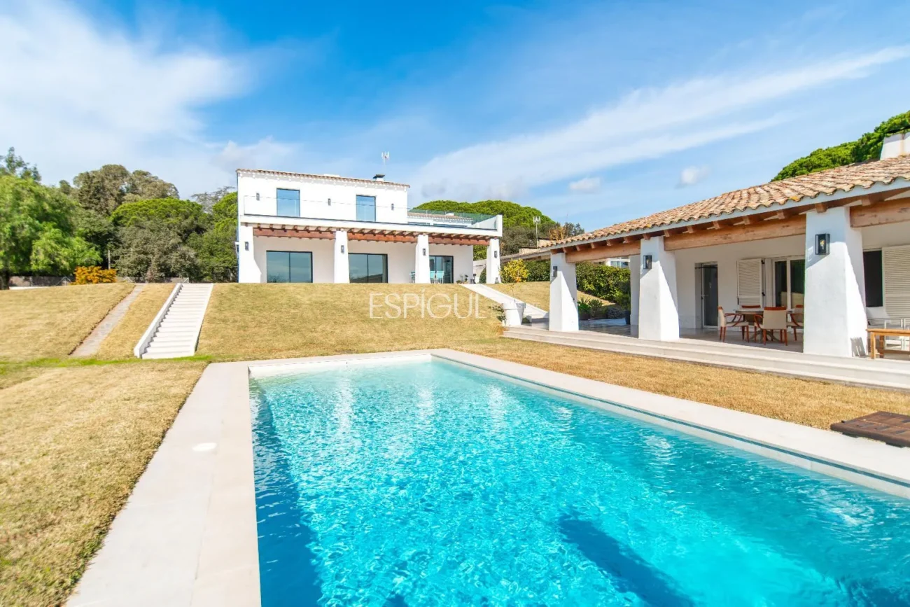 Maison exclusive restaurée avec de grandes qualités sur le golf de Sant Andreu de Llavaneres