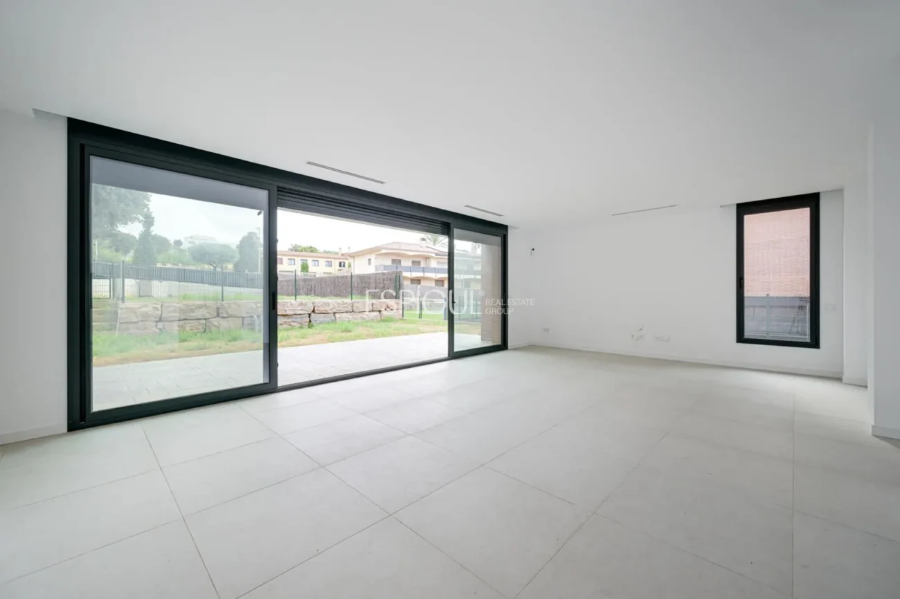 Maison exclusive de nouvelle construction avec piscine privée à louer à Can Quirze, Mataró