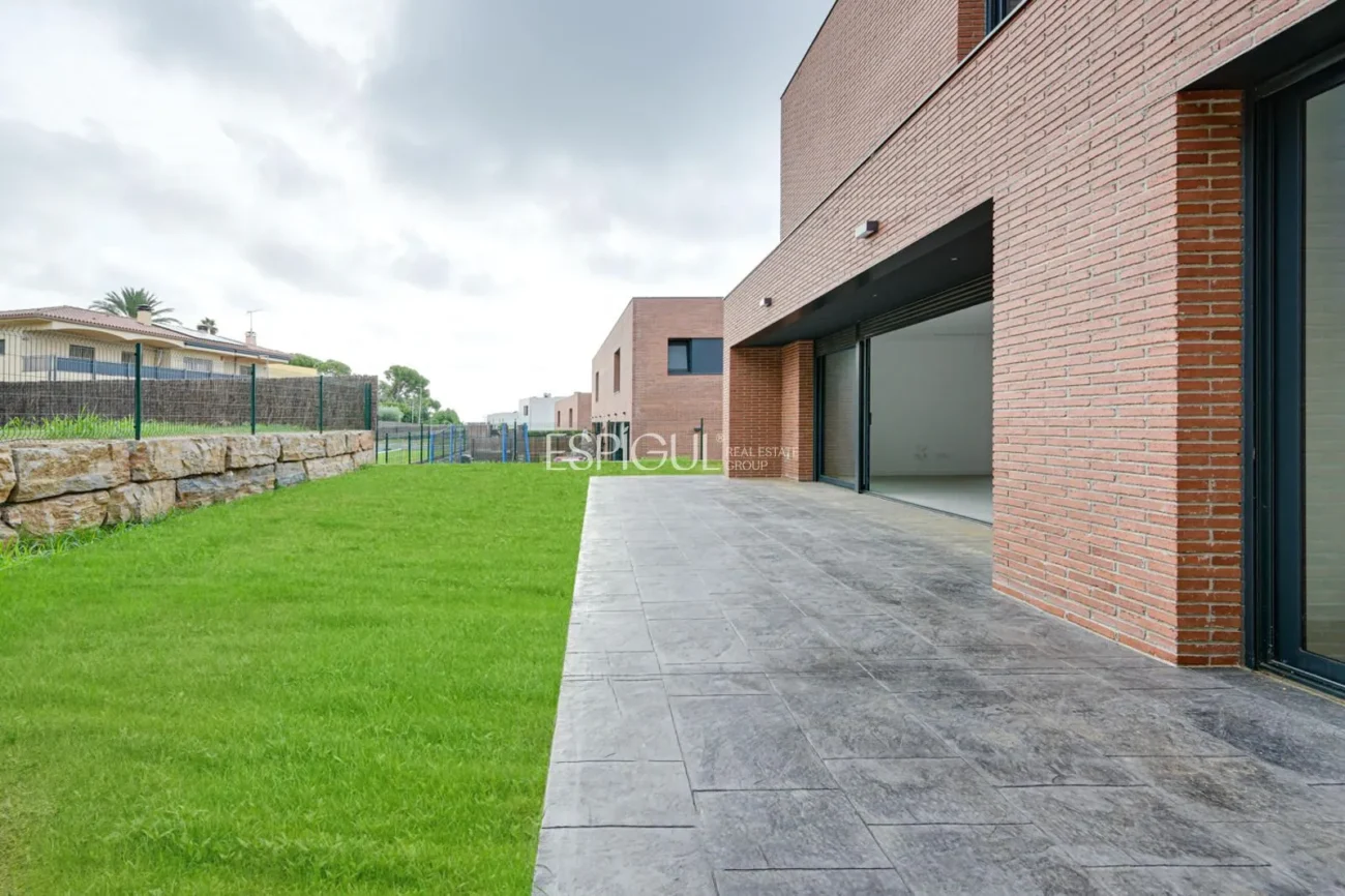 Maison exclusive de nouvelle construction avec piscine privée à louer à Can Quirze, Mataró
