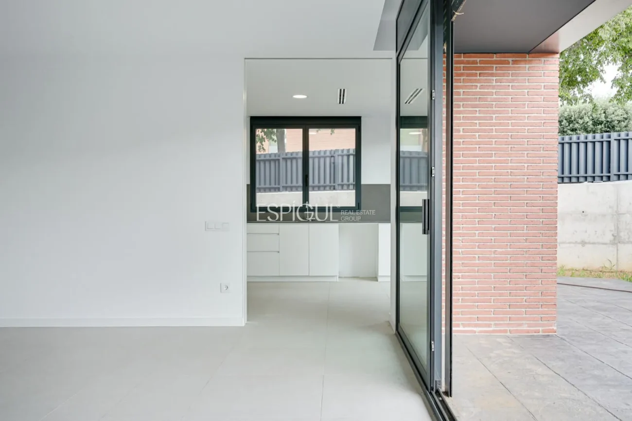 Maison exclusive de nouvelle construction avec piscine privée à louer à Can Quirze, Mataró