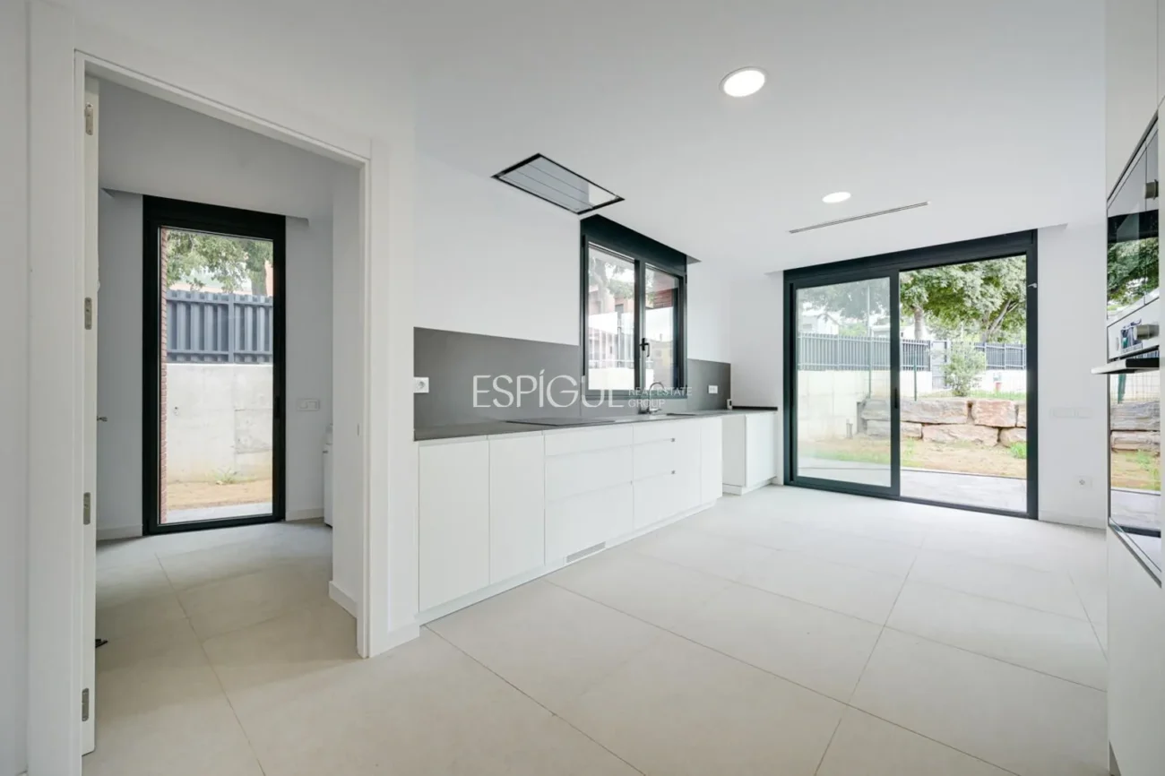 Maison exclusive de nouvelle construction avec piscine privée à louer à Can Quirze, Mataró