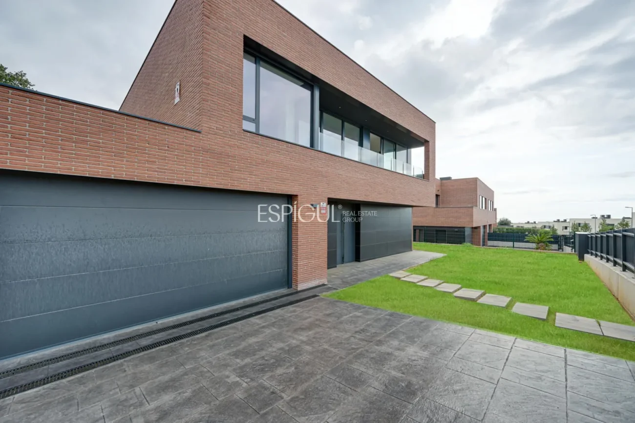 Maison exclusive de nouvelle construction avec piscine privée à louer à Can Quirze, Mataró