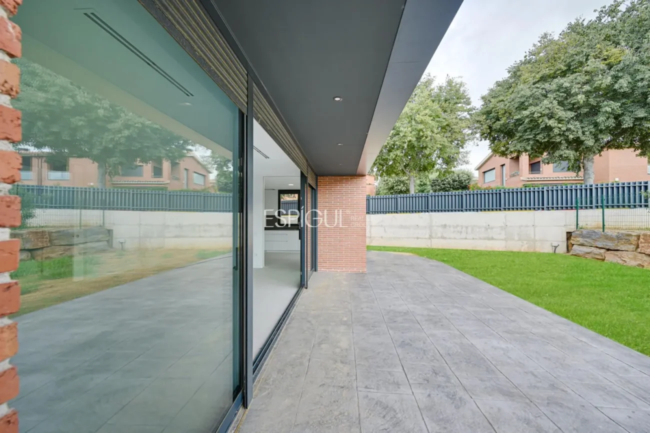 Maison exclusive de nouvelle construction avec piscine privée à louer à Can Quirze, Mataró