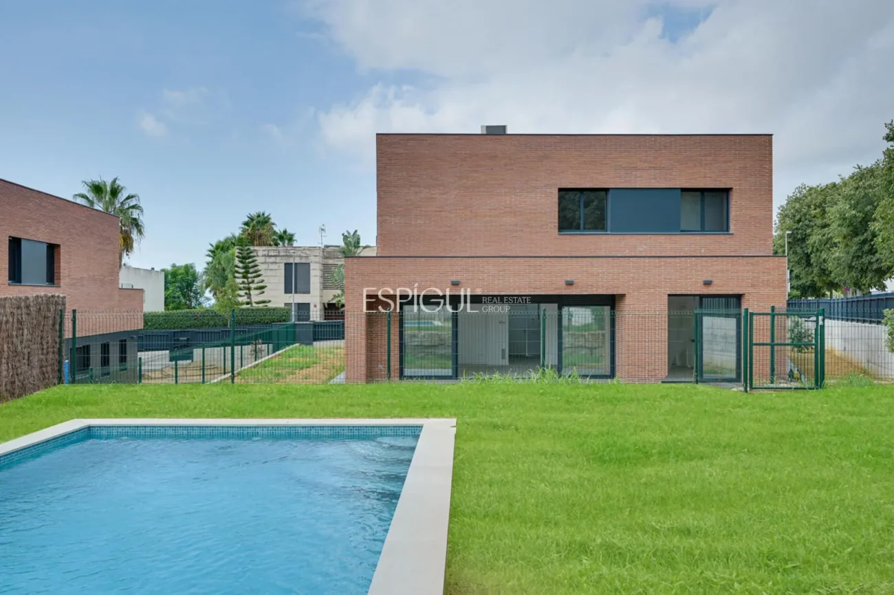 Maison exclusive de nouvelle construction avec piscine privée à louer à Can Quirze, Mataró