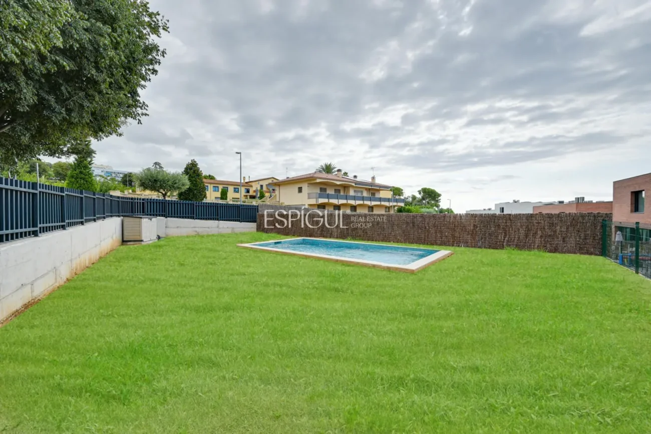 Maison exclusive de nouvelle construction avec piscine privée à louer à Can Quirze, Mataró