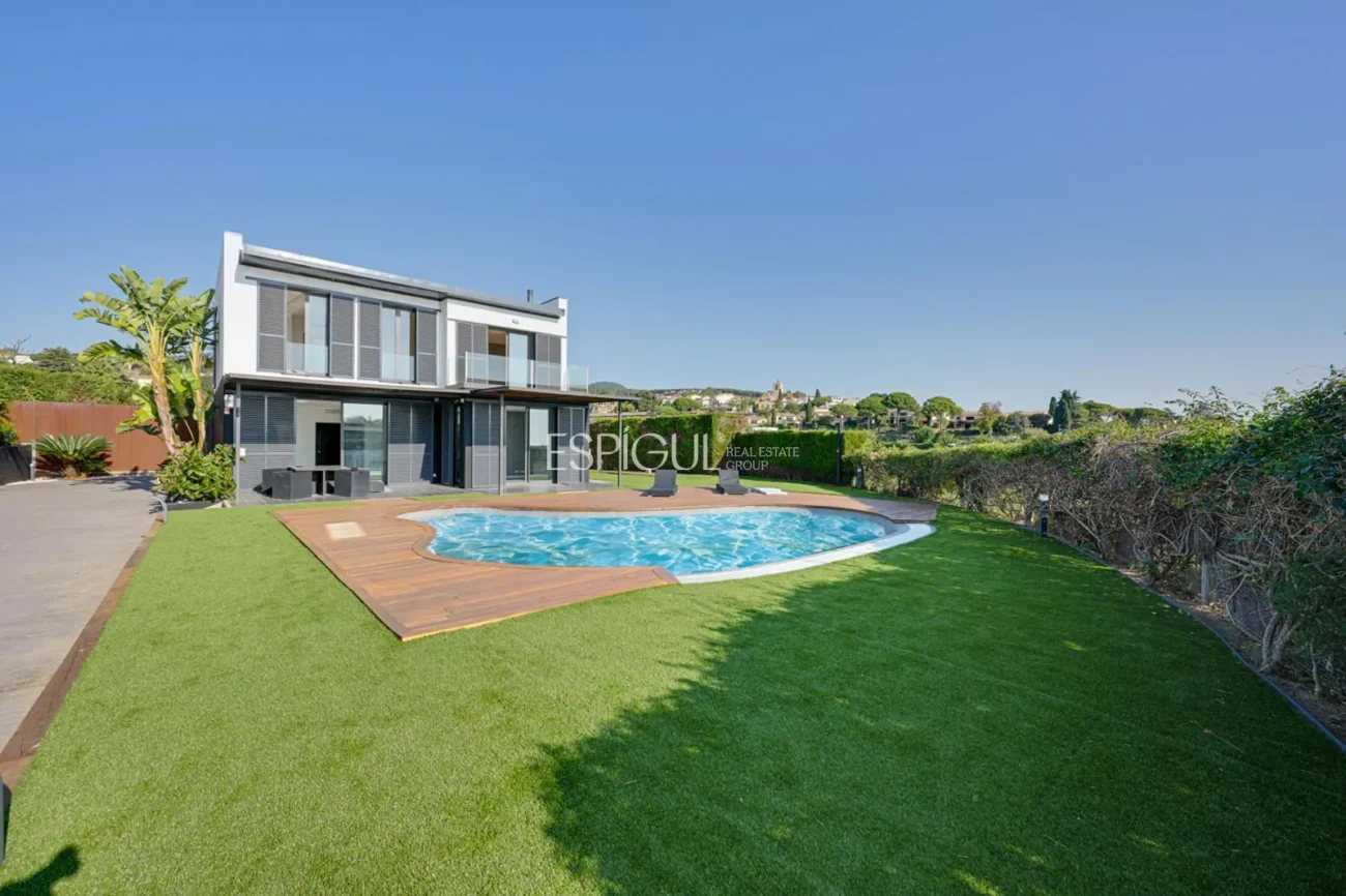 Exclusive Property on the Sant Vicenç De Montalt Golf Course