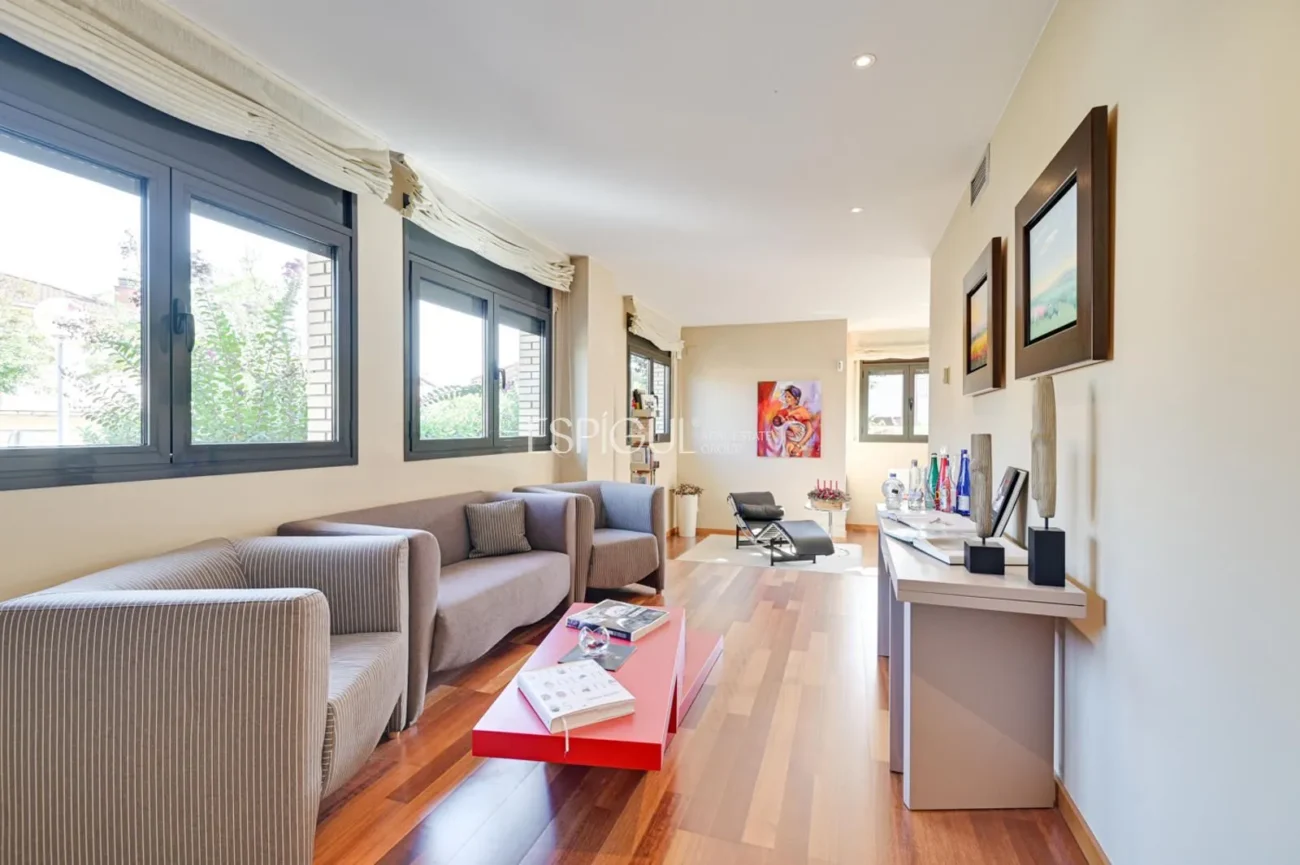 Résidence exclusive avec jardin, piscine et grands espaces à Sarrià