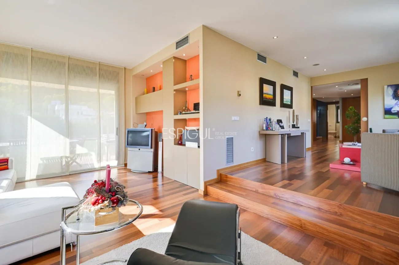 Résidence exclusive avec jardin, piscine et grands espaces à Sarrià