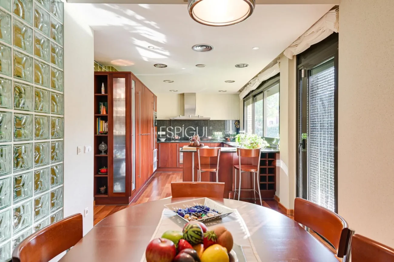 Résidence exclusive avec jardin, piscine et grands espaces à Sarrià