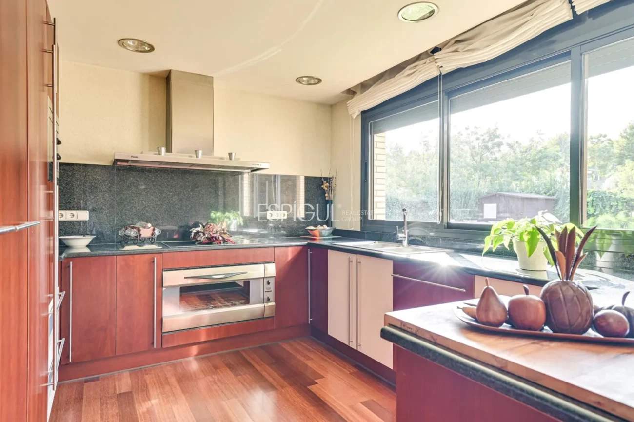 Résidence exclusive avec jardin, piscine et grands espaces à Sarrià