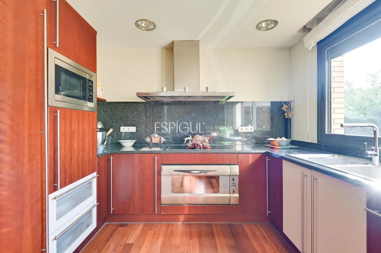 Résidence exclusive avec jardin, piscine et grands espaces à Sarrià
