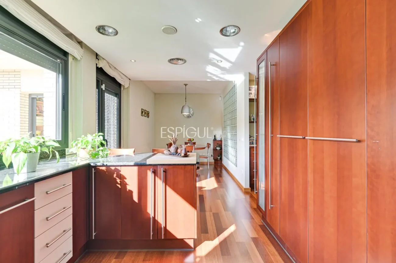 Résidence exclusive avec jardin, piscine et grands espaces à Sarrià
