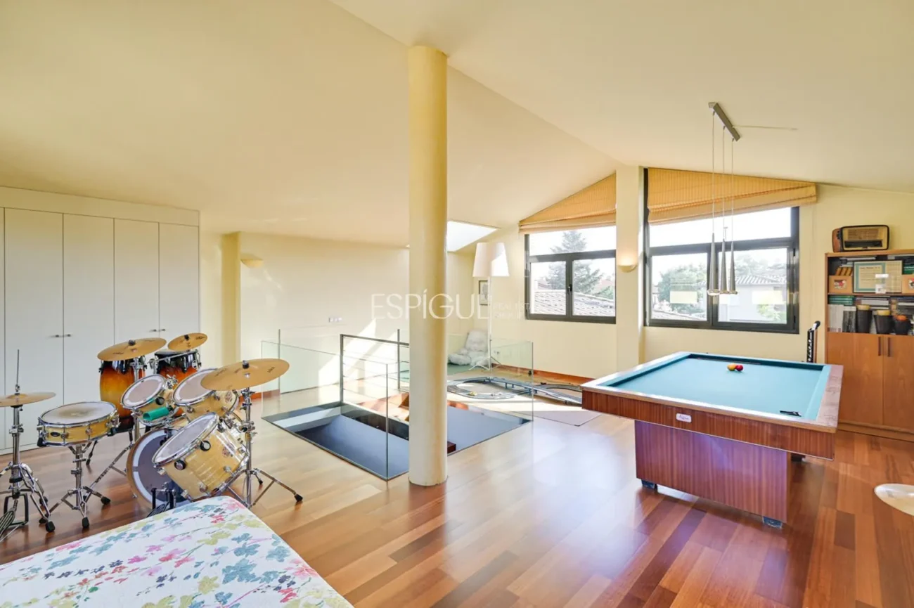 Résidence exclusive avec jardin, piscine et grands espaces à Sarrià